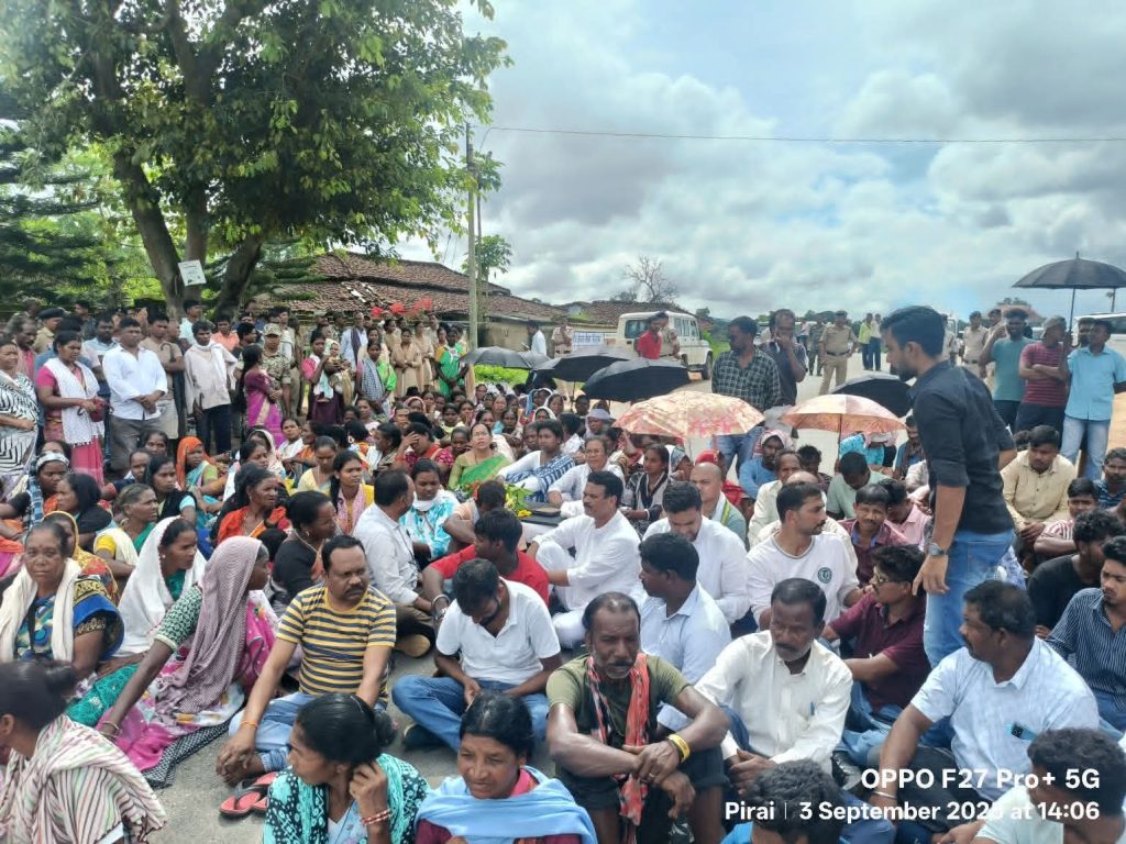 जशपुर में गणेश विसर्जन हादसे पर बवाल, मुआवजे की मांग को लेकर सड़क पर उतरी कांग्रेस